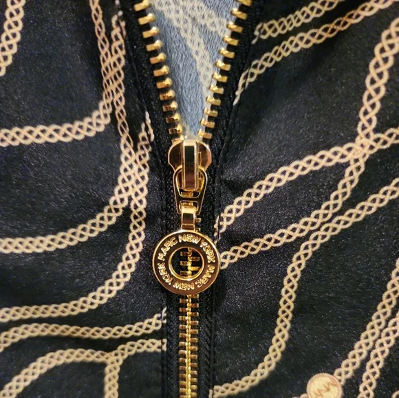 NWT MARC NY long sleeved ZIP front soft Blouse... modern, mature style . Size M - Picture 5 of 8